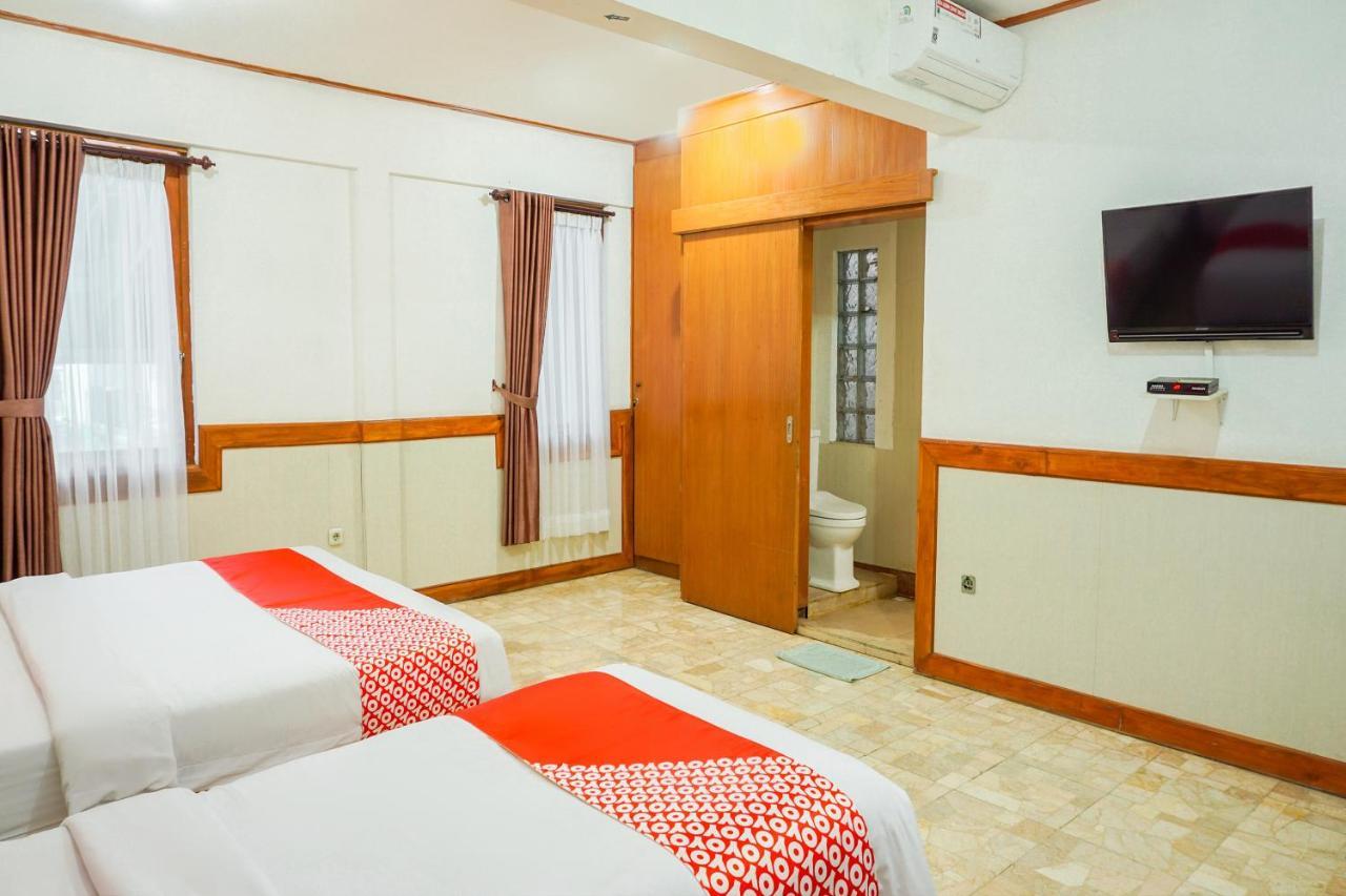 Oyo 1209 Tirtasari Nice Guesthouse Bandung Exterior foto